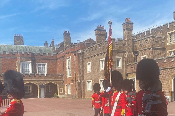 Private Transfer Tour from Heathrow to Central London in a London Black Cab