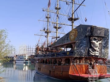 Side Boat Tour with Foam Party, Lunch and Free Soft Drinks