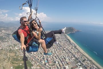 Alanya Paragliding and City Tour with Roundtrip Transfer