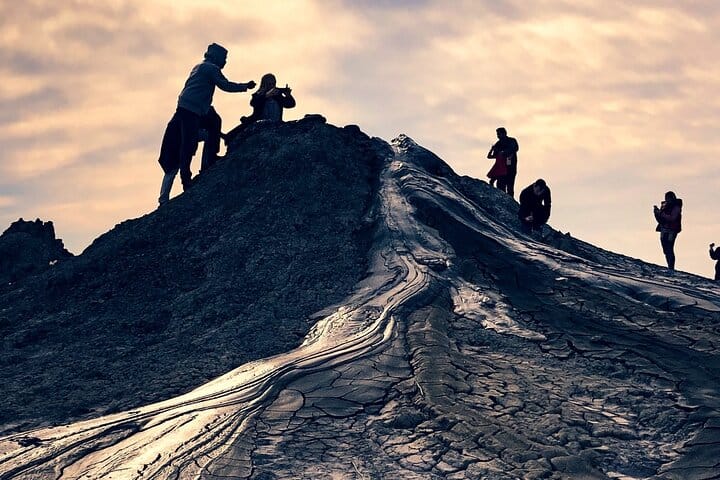Gobustan_Museum_rock_shelter_petroglyps_unesco_world