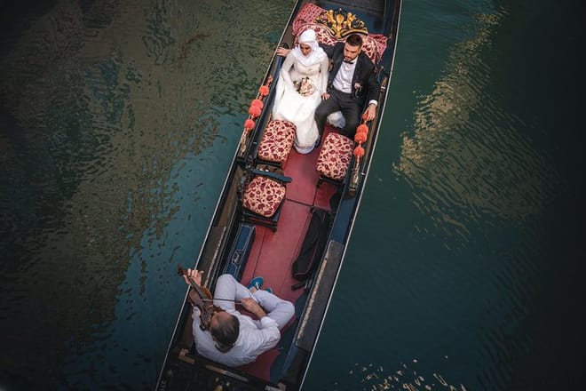 Gondola Ride with violinist and champagne 5