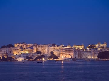 Udaipur City Tour with Scenic Lake Pichola Boat Ride