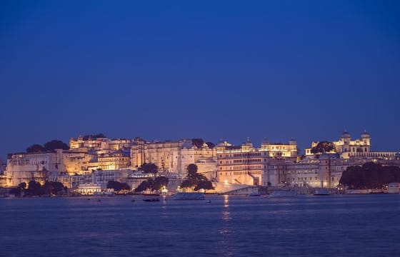 Udaipur Sightseeing and Boat Ride Tour