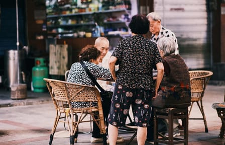 Chengdu Mahjong Experience with Multilingual Guide