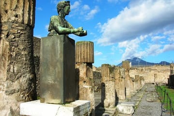 Pompeii and Naples Tour with Street Food Tasting