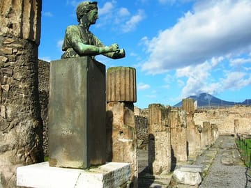 Pompeii and Naples Tour with Street Food Tasting