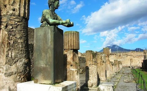 Pompeii and Naples Tour with Street Food Tasting