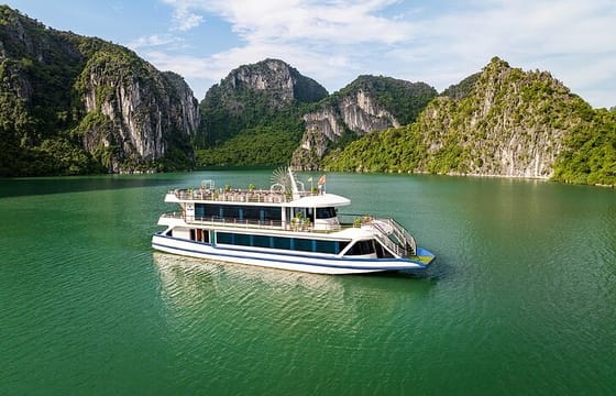 Halong Bay Luxury Cruise Day Trip with Hercules From Hanoi: