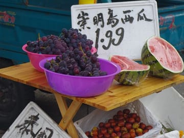Hangzhou: Mini-Hike + Wushan Local Market Life Half-Day Tour