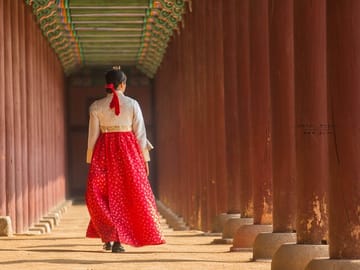 Hanbok in the palace