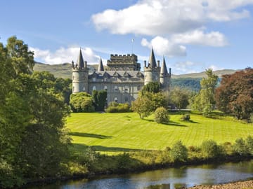 Castles, West Highlands and Loch Lomond with Doune Castle Entry from Edinburgh