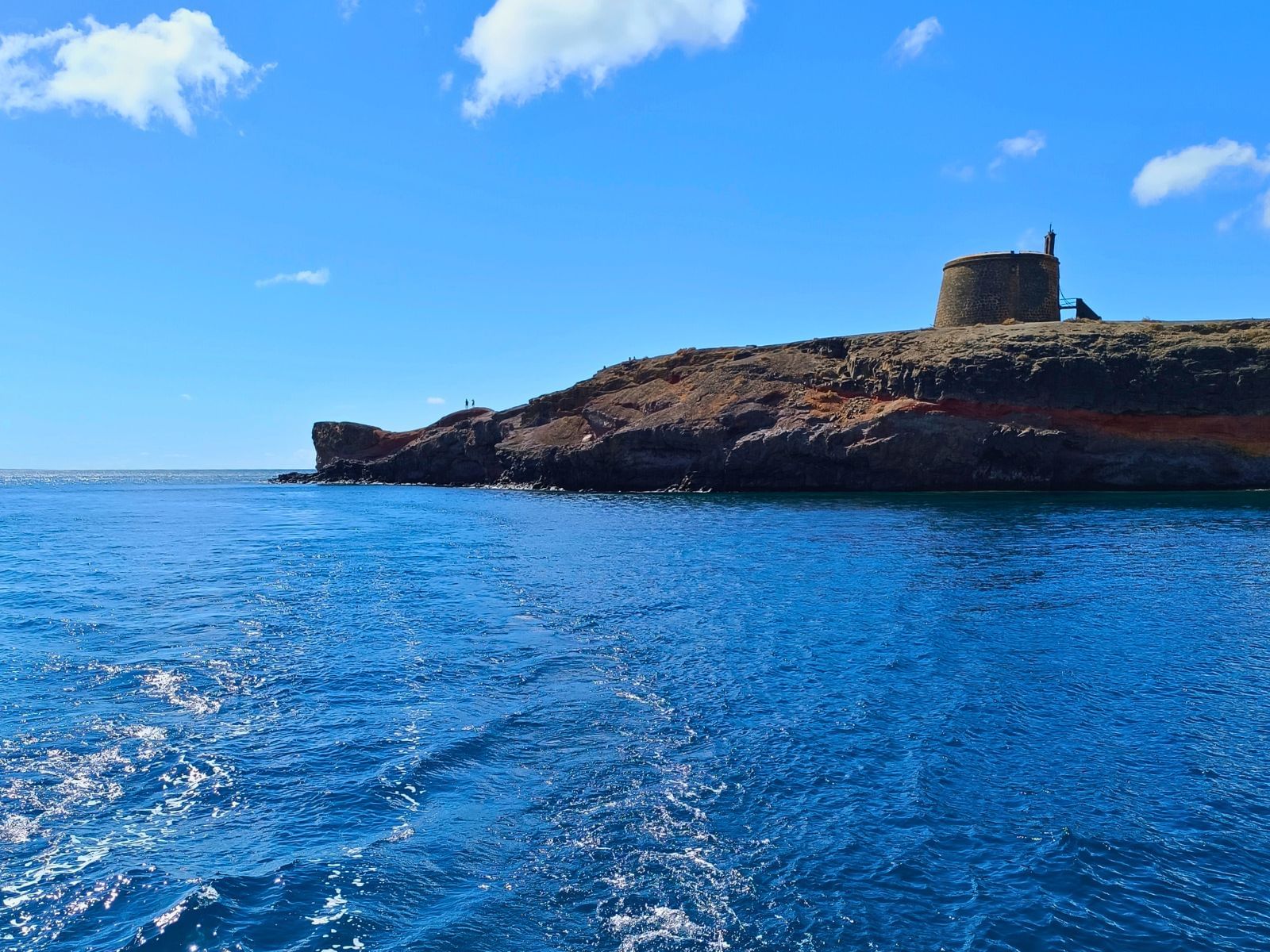 Vista del Castillo de San Marcial del Rubicón o Castillo de Las Coloradas en Lanzarote.