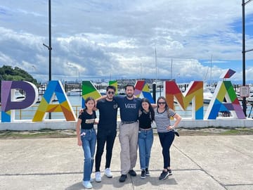 Tourists on the colorful Panama sign during the City Tour