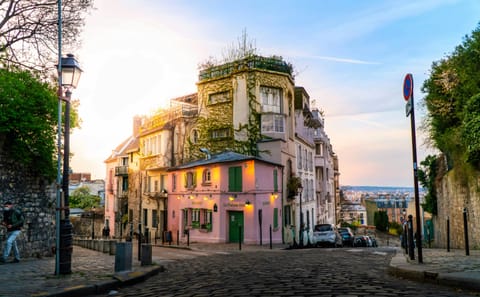 Tailored Full-Day Tour of Paris with Local Guide