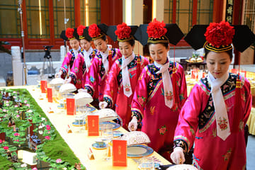 Beihai Boat Ride with Imperial Cuisine Experience and Visit Old Part Beijing
