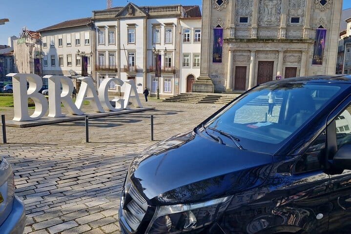SANTIAGO DE COMPOSTELA + BRAGA: Private Tour from Porto