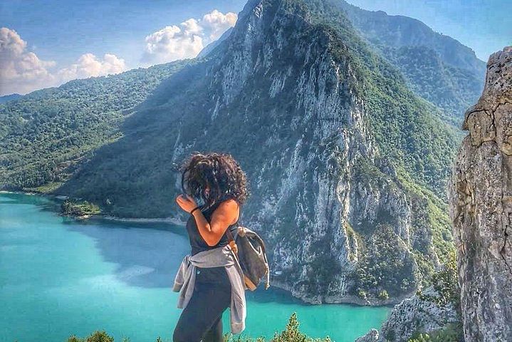 Hike Gamti Mountain: Explore Bovilla Lake & Stunning Canyon Views