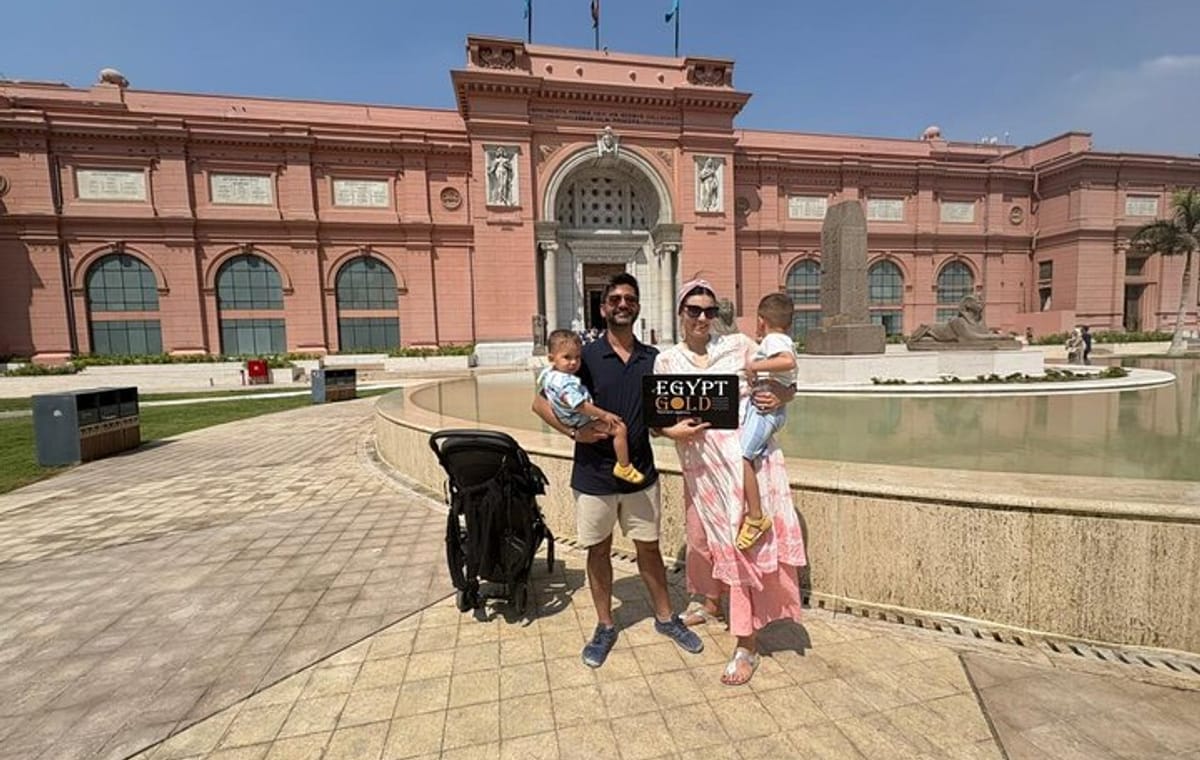 Hurghada: Cairo Pyramids, Sphinx & Egyptian Museum Day Trip