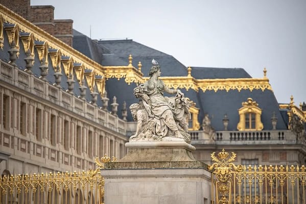 Paris Private Vintage Car Tour with Versailles and Hotel pick up & drop-off