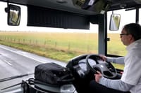 Luton Airport Private Transfers to/from London (Postcode SW5 to SW11) 3