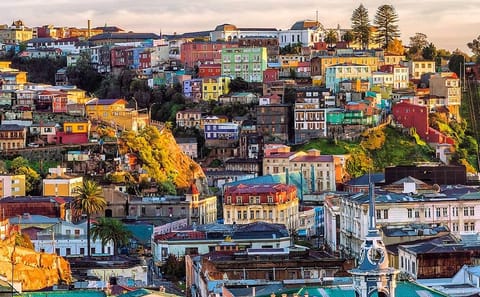 Private Day Trip to Valparaíso and Viña del Mar with Winery Tour