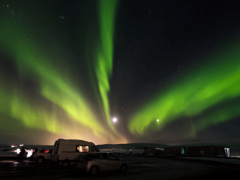 Reykjavík: Northern Lights Small-Group Tour by Sprinter with Photos & Cocoa, photo 4