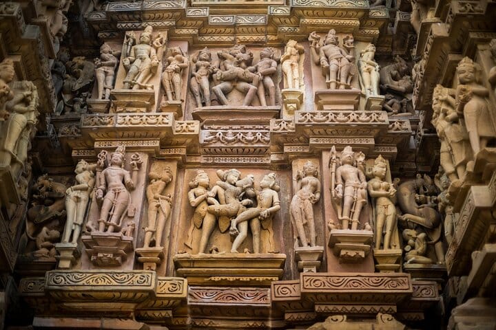 Ancient Caves, Forts, Taj & Temples Expedition