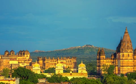 7-Day Cultural Tour of Agra, Orchha, Khajuraho, and Varanasi from Delhi