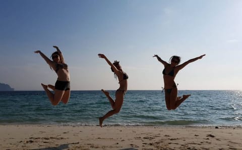 Krabi: Phi Phi Sunrise & 4 Islands by Speedboat with Lunch