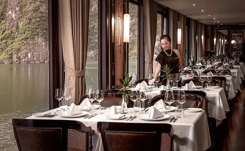 Ambassador Cruise – Heritage Ambassador in Halong Bay (2D1N)