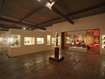 Larco Museum Tour with Dinner in Lima