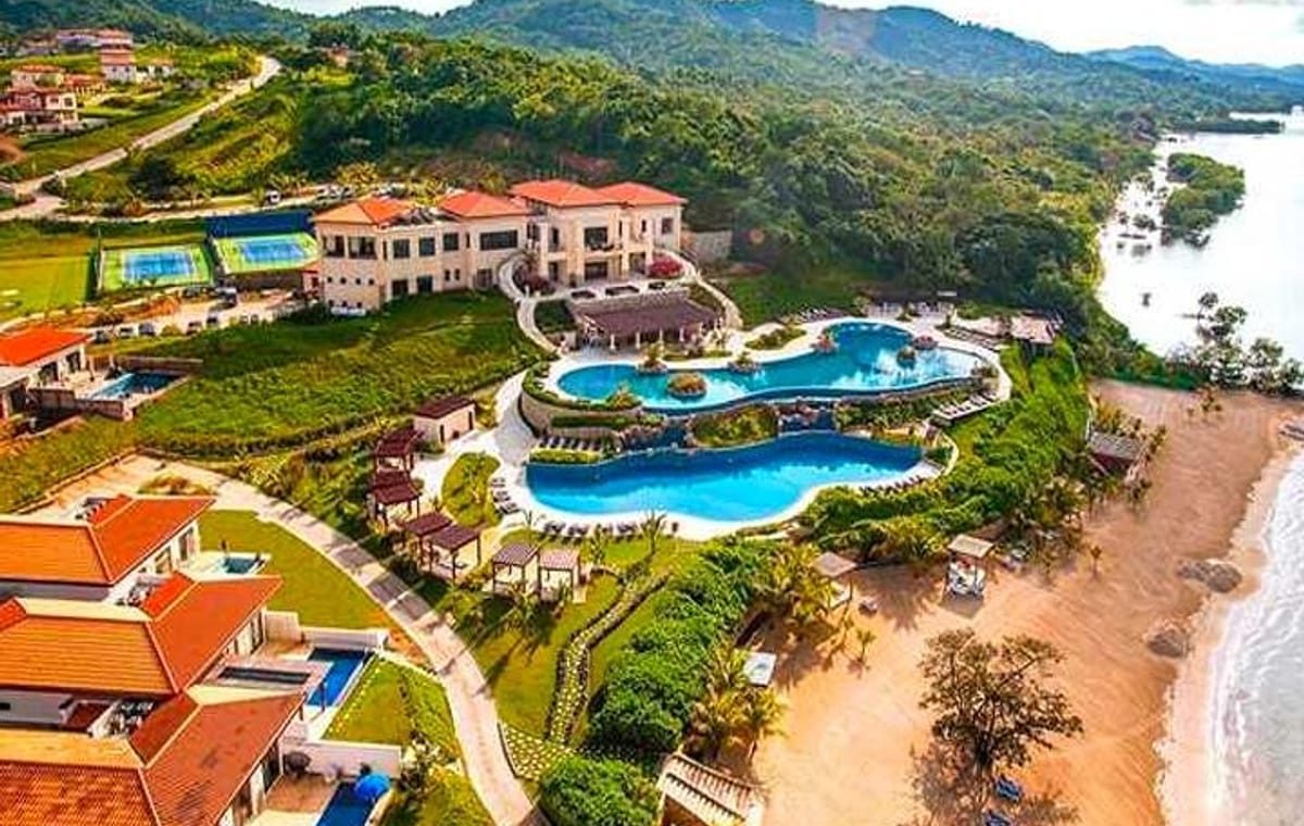 City Tour, Monkeys & Sloths, Beach at Pristine Bay & Transfer