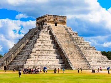 Chichén Itzá and Valladolid Full-Day Tour with Cenote Swim