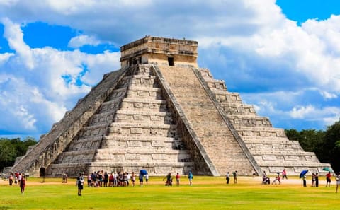 Chichén Itzá and Valladolid Full-Day Tour with Cenote Swim