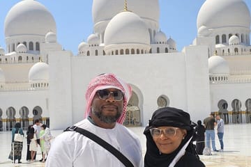 Sheikh Zayed Grand Mosque Tour with Buffet Lunch From Dubai