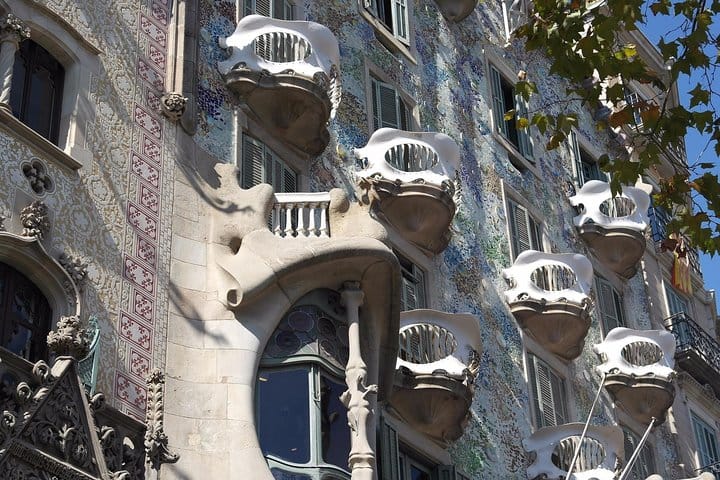Private Casa Batlló & La Pedrera Tour with Chocolate Experience 5