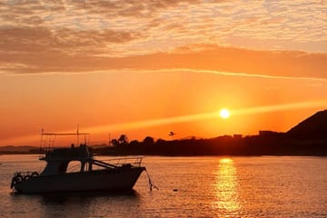 Máncora Sunset Boat Party with Scenic Coastal Walk
