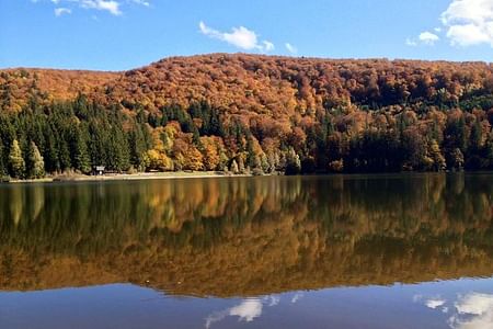 Discover the Stunning Volcanic Lake in Eastern Europe – A Unique Day Trip