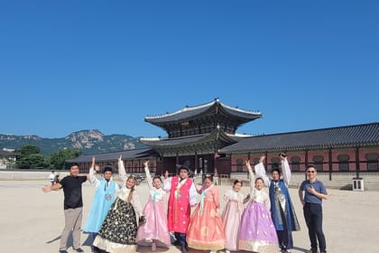 Small Group Seoul Highlight Tour opt. Hanbok & Tea Ceremony