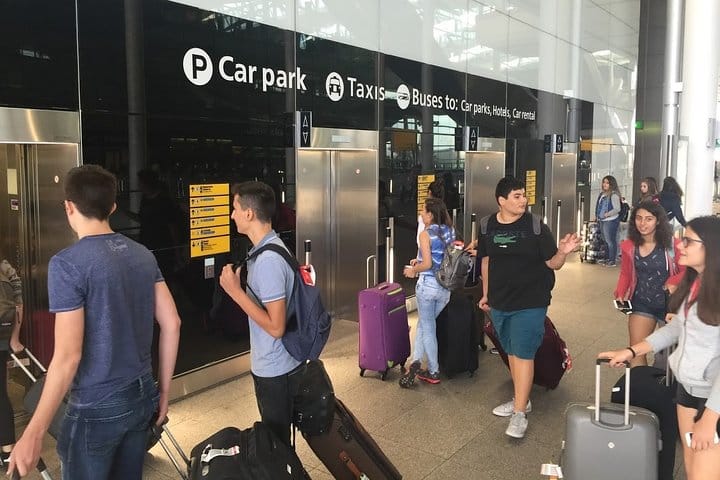 Heathrow Airport Private Transfers to/from London (Postcode W8 to W14) 4