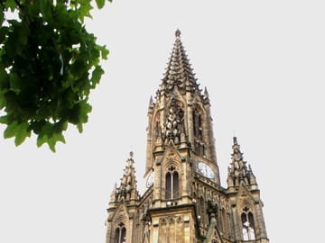 The Essence of San Sebastian: Old Town Charm & Seaside Beauty