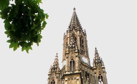 Cultural Walking Tour of San Sebastián's Old Town and Coastline