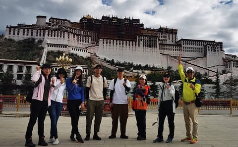 Private Day Tour of Potala Palace and Sera Monastery in Lhasa
