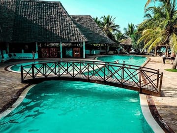 14-Day Luxury Safari in Kenya and Zanzibar Beach Getaway
