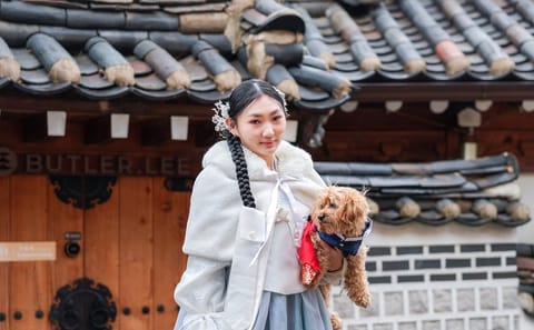 Seoul Private Hanbok Photo Tour Perfect for Families and Groups