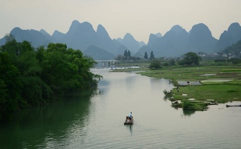Li River Cruise and Bamboo Rafting Tour in Guilin