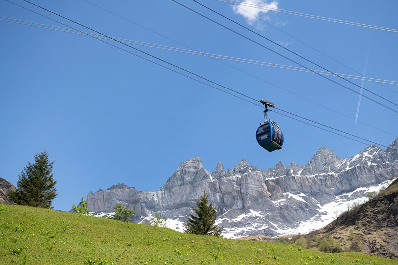 O teleférico do Tschinglen, com os Tschingelhörner ao fundo.