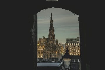 Edinburgh City Highlights Tour with Castle Visit