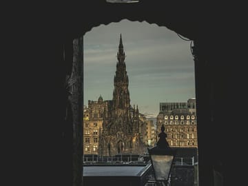 Edinburgh City Highlights Tour with Castle Visit