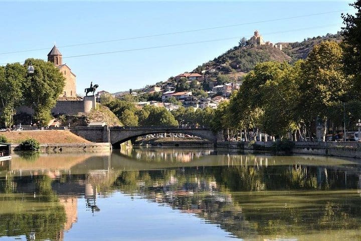 4 Full days in Georgia with private tour, free aiport